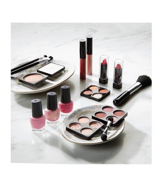 FAO Schwarz - LED Vanity Makeup Studio 30 Piece Set