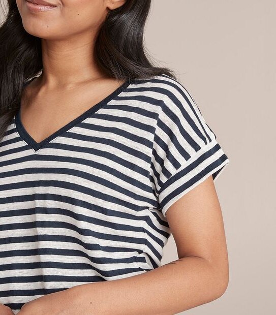 Dannii Minogue Petites Linen Blend V-Neck T-Shirt