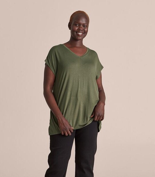 Curve V-Neck T-Shirt