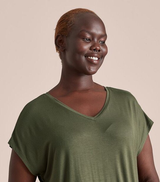 Curve V-Neck T-Shirt