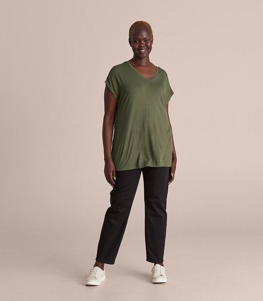 Curve V-Neck T-Shirt