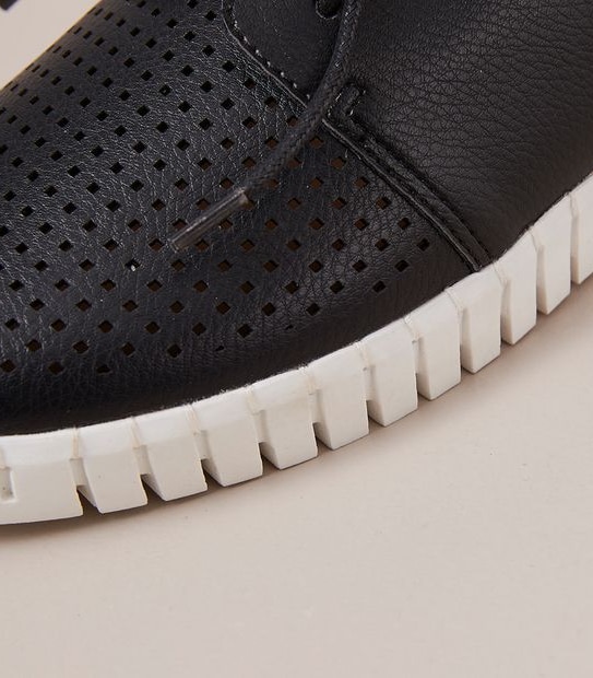 W FI BLACK COMFORT LACE UP  SIZE 6-11
