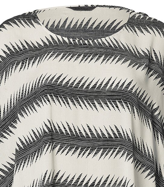 Belle Curve Print Poncho