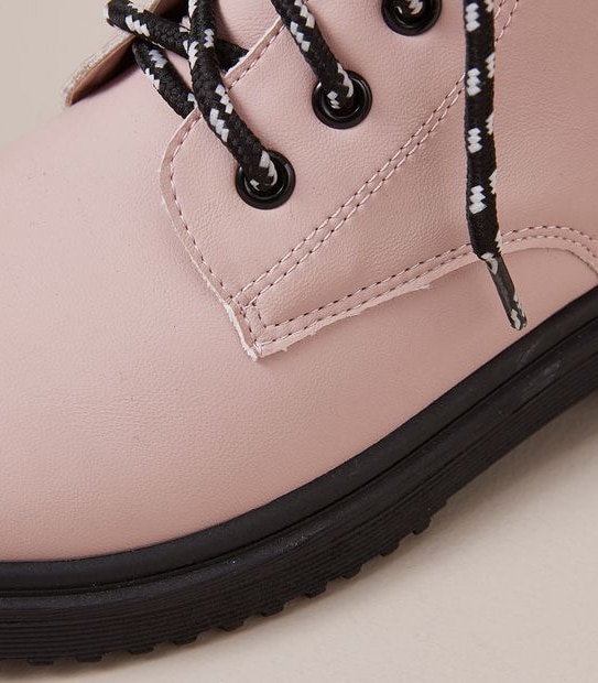 YTH G PINK CLEATED LACE UP BOOT  SIZE 6-6