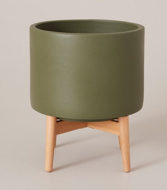 Jonas Pot on Wooden Stand