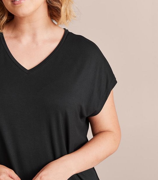 Curve V-Neck T-Shirt