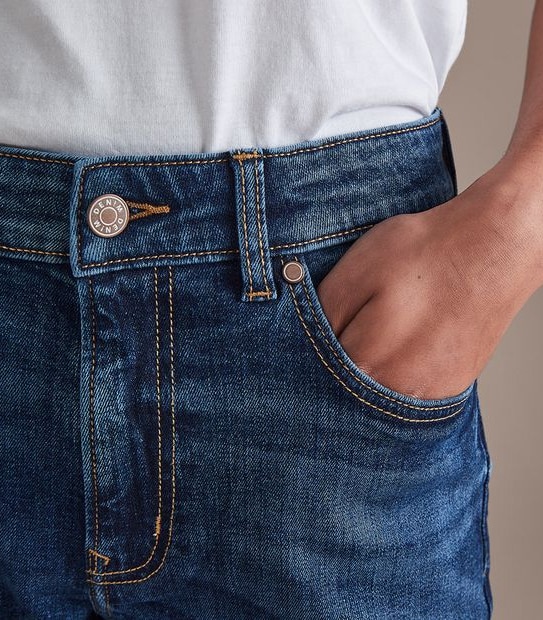 Tash Mid Rise Ankle Length Girlfriend Jeans