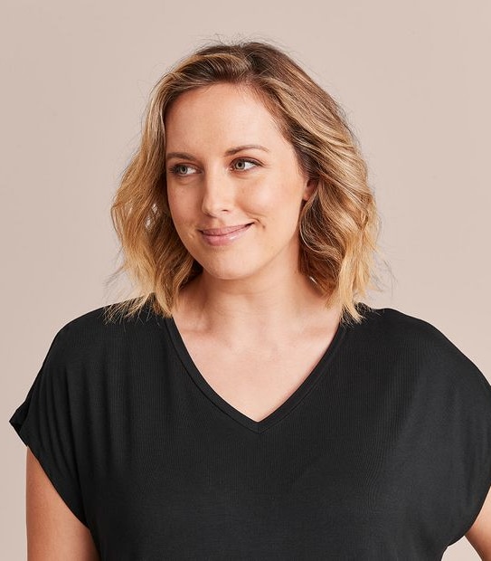Curve V-Neck T-Shirt