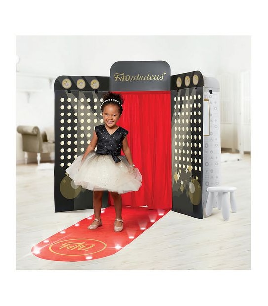 FAO Schwarz Style Runway 4-Sided Fashion Show Playset