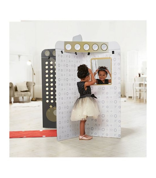 FAO Schwarz Style Runway 4-Sided Fashion Show Playset