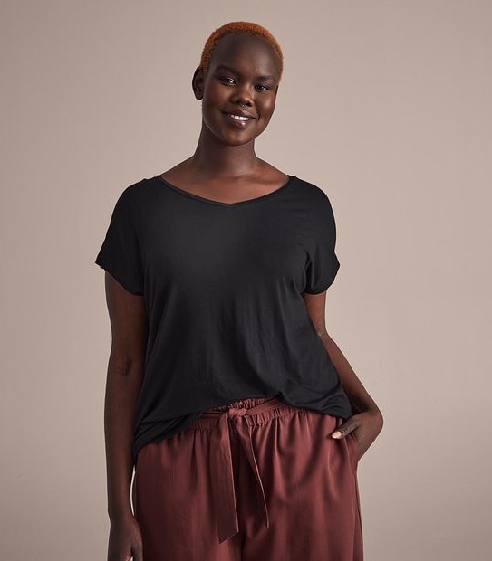 Curve V-Neck T-Shirt