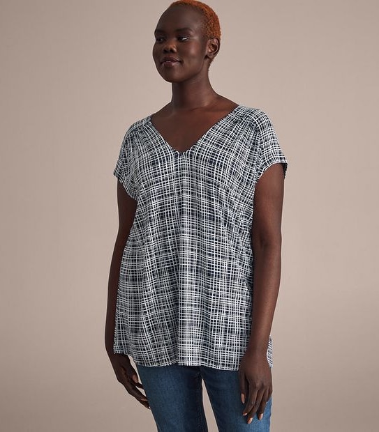 Curve V-Neck T-Shirt