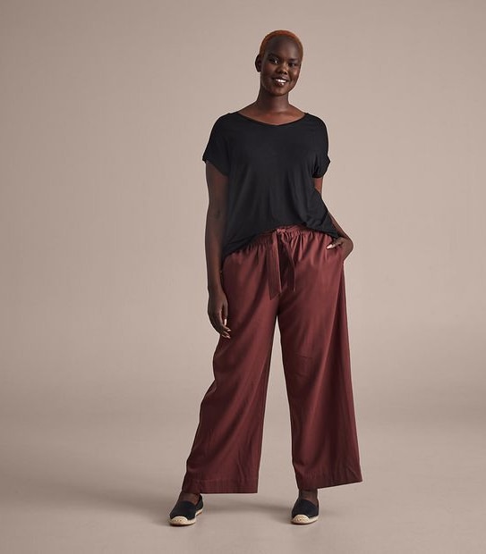 Curve V-Neck T-Shirt