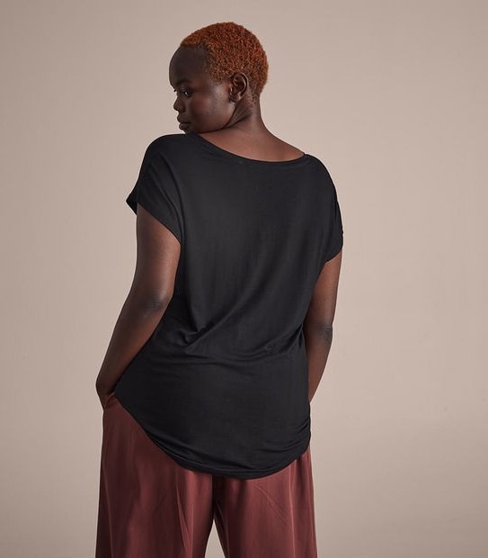 Curve V-Neck T-Shirt