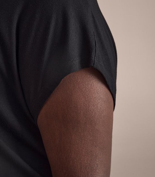 Curve V-Neck T-Shirt