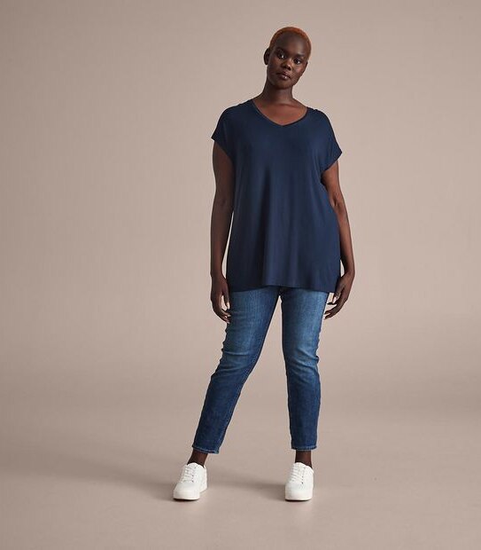 Curve V-Neck T-Shirt