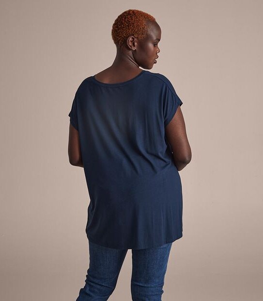 Curve V-Neck T-Shirt