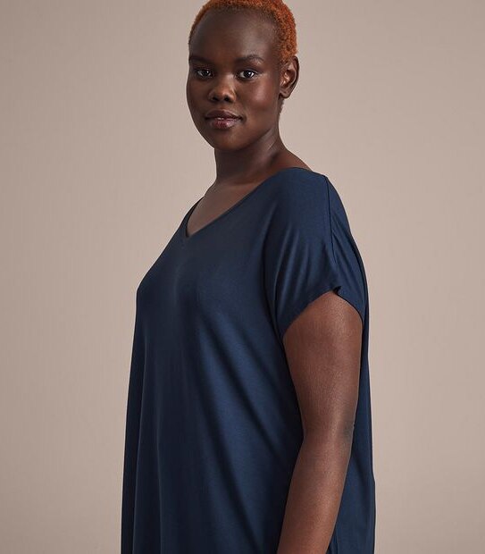 Curve V-Neck T-Shirt