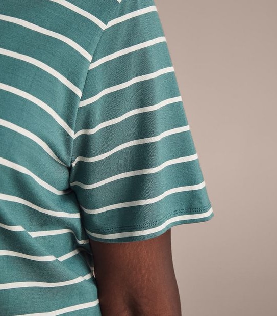 Curve V-Neck T-Shirt