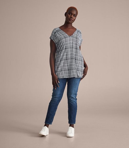 Curve V-Neck T-Shirt