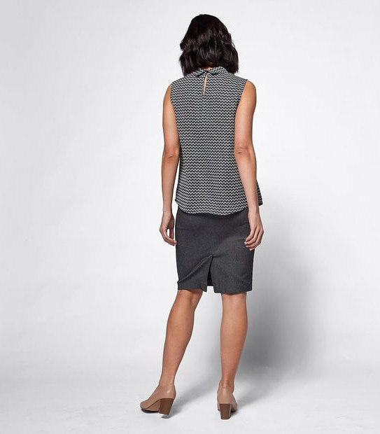 Preview Twist Neck Shell Top - Black/White Geo Lines