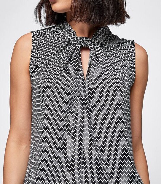 Preview Twist Neck Shell Top - Black/White Geo Lines