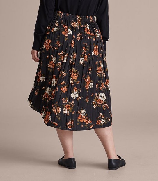 Curve Pleated Skirt