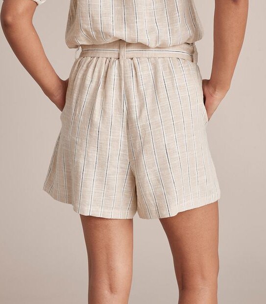 Linen Blend Buckle Waist Shorts