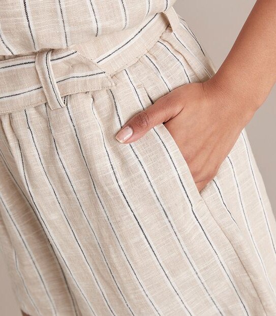 Linen Blend Buckle Waist Shorts