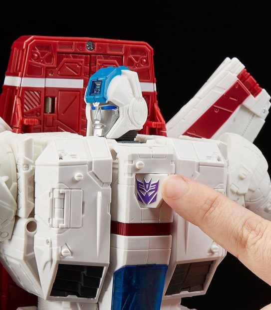 Transformers: Generations War for Cybertron Commander Class Action Figure - Siege Chapter