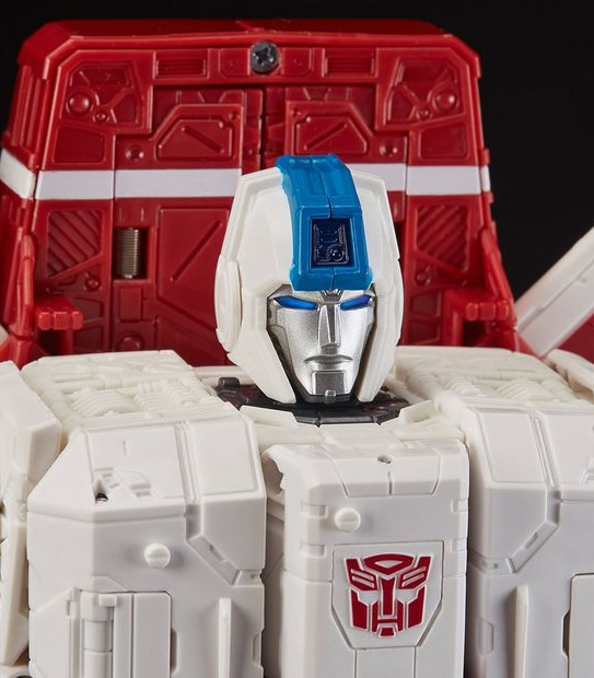 Transformers: Generations War for Cybertron Commander Class Action Figure - Siege Chapter