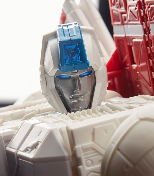 Transformers: Generations War for Cybertron Commander Class Action Figure - Siege Chapter