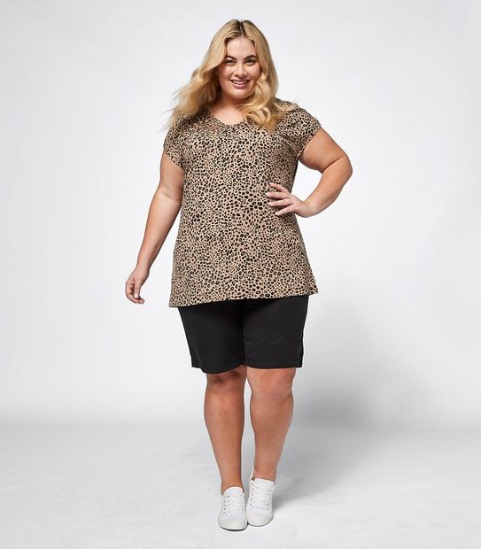 Belle Curve Pleated V-Neck T-Shirt