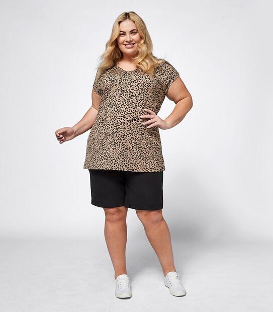 Belle Curve Pleated V-Neck T-Shirt