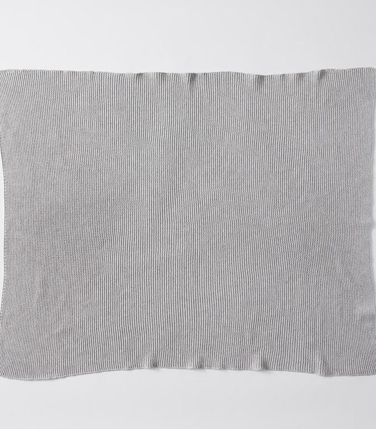 bub. Knitted Blanket