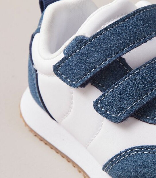 B FW WHT/NAVY DOUBLE STRAP RUNNER  SIZE 3-7