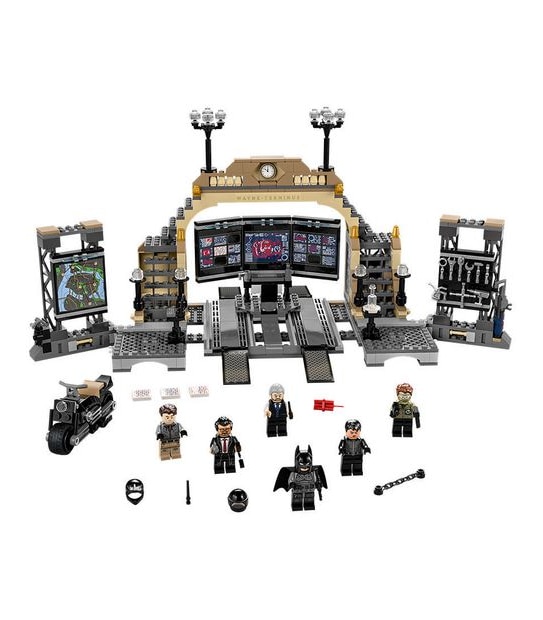 LEGO&reg; DC Comics Super Heroes Batcave&trade;: The Riddler&trade; Face-off 76183