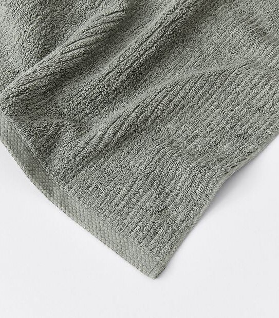 Classic Ribbed Bath Towel