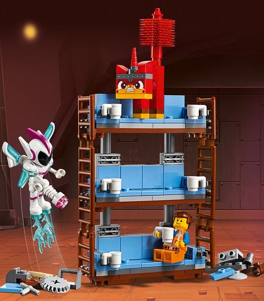 LEGO&reg; Movie 2 Emmet's Triple-Decker Couch Mech 70842