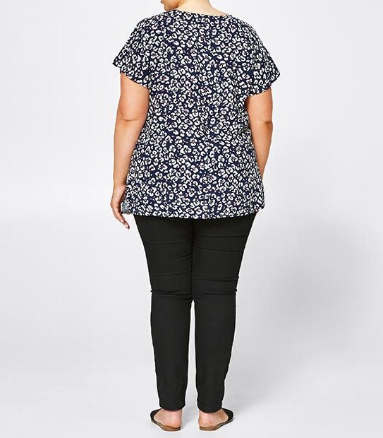 Belle Curve Blockbuster Top