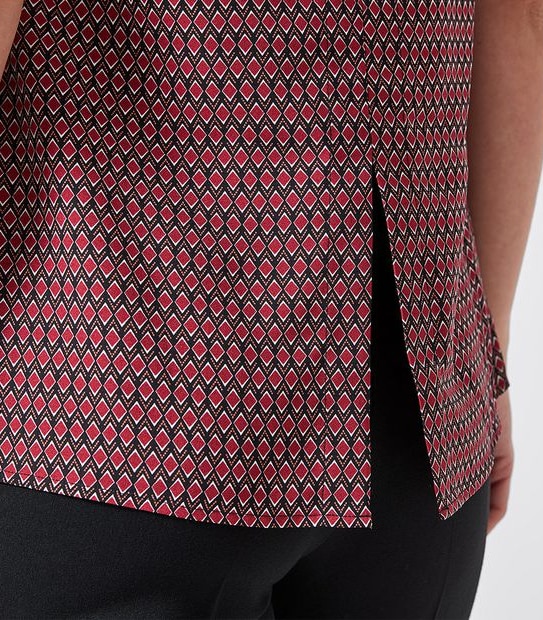 Preview Stand Collar Top - Diamond Geo Red