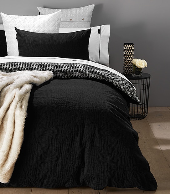 Megan Gale Pellicia Throw