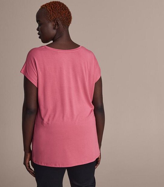 Curve V-Neck T-Shirt
