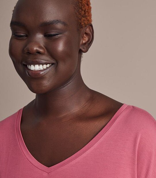 Curve V-Neck T-Shirt