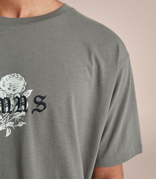 Commons Skulls and Roses T-Shirt