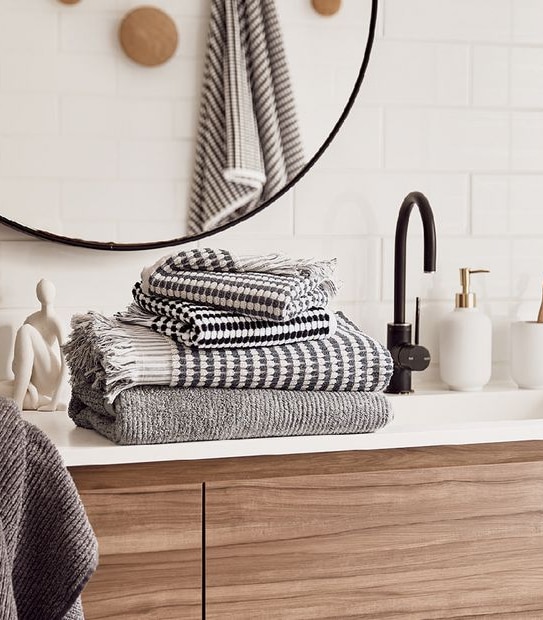 Pom Pom Hand Towel