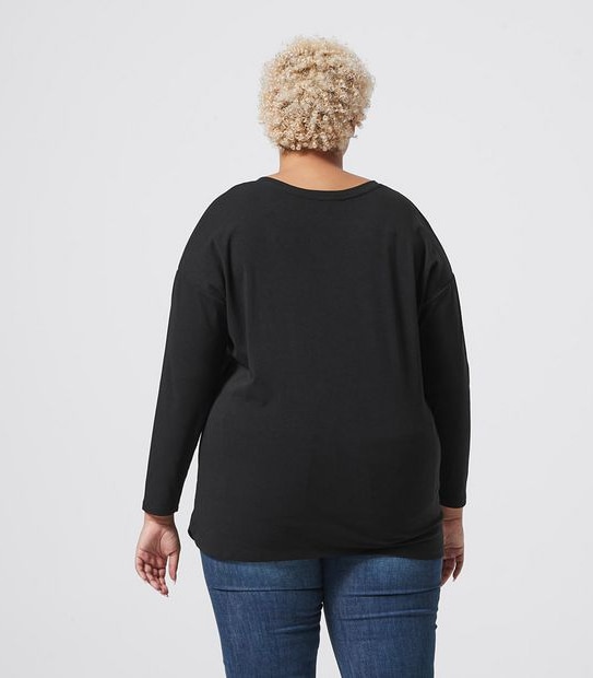 Belle Curve V-Neck Curved Hem Top