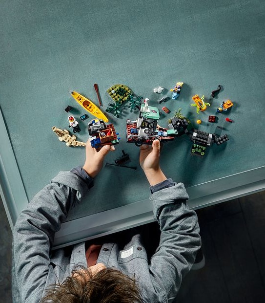 LEGO&reg; Hidden Side&trade; Wrecked Shrimp Boat 70419