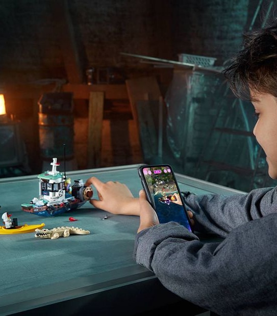 LEGO&reg; Hidden Side&trade; Wrecked Shrimp Boat 70419