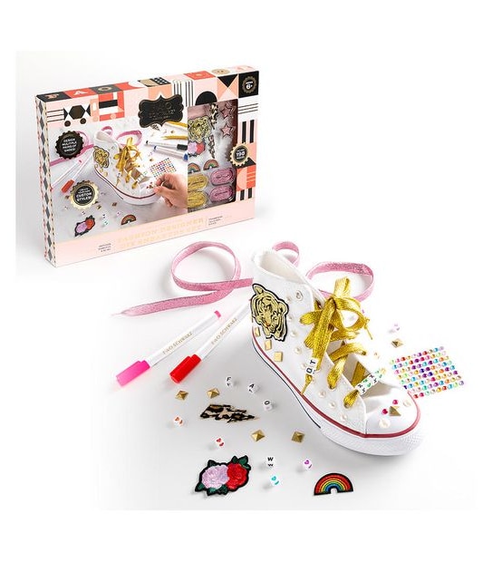 FAO Schwarz Fashion Designer DIY Sneaker Set